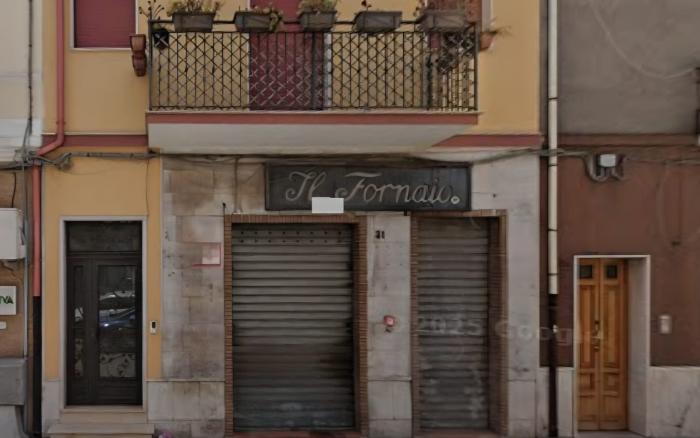 VENDESI LOCALE COMMERCIALE